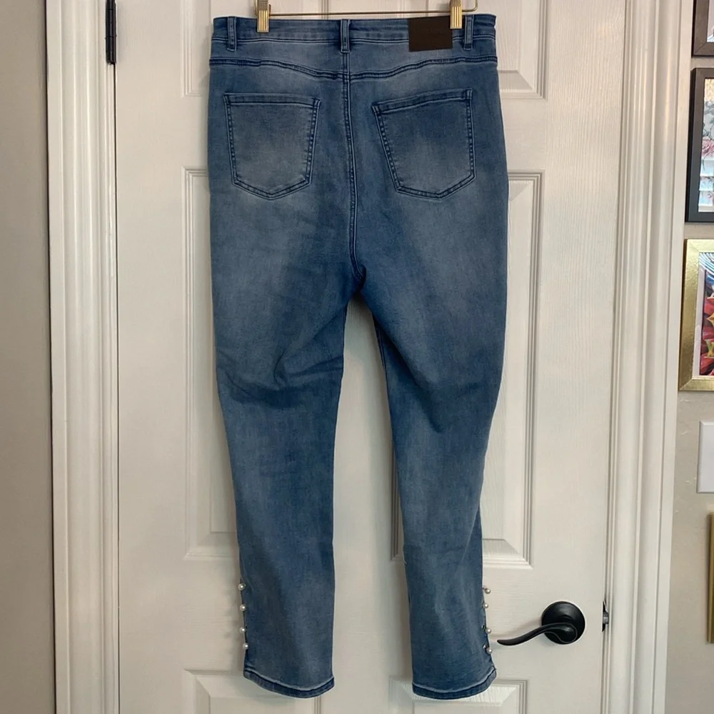 bebe • High Waist Skinny Pearl Detail Ankle Jean - Medium Blue Wash - Picture 5 of 13